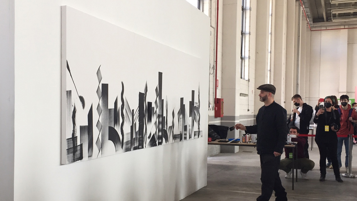 At the Certosa District, the performance of calligrapher Luca Barcellona resulted in the creation of a skyline