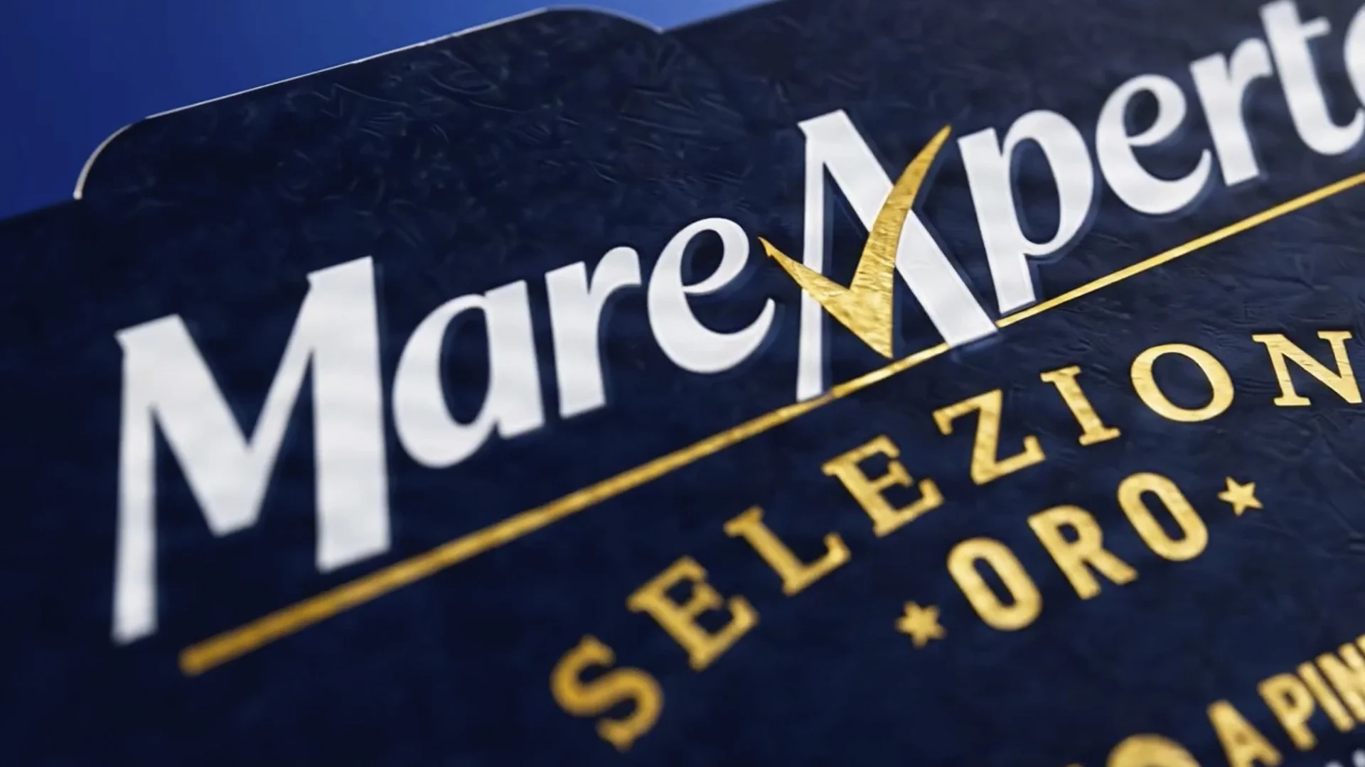 Detail of the Mare Aperto Selezione Oro packaging design