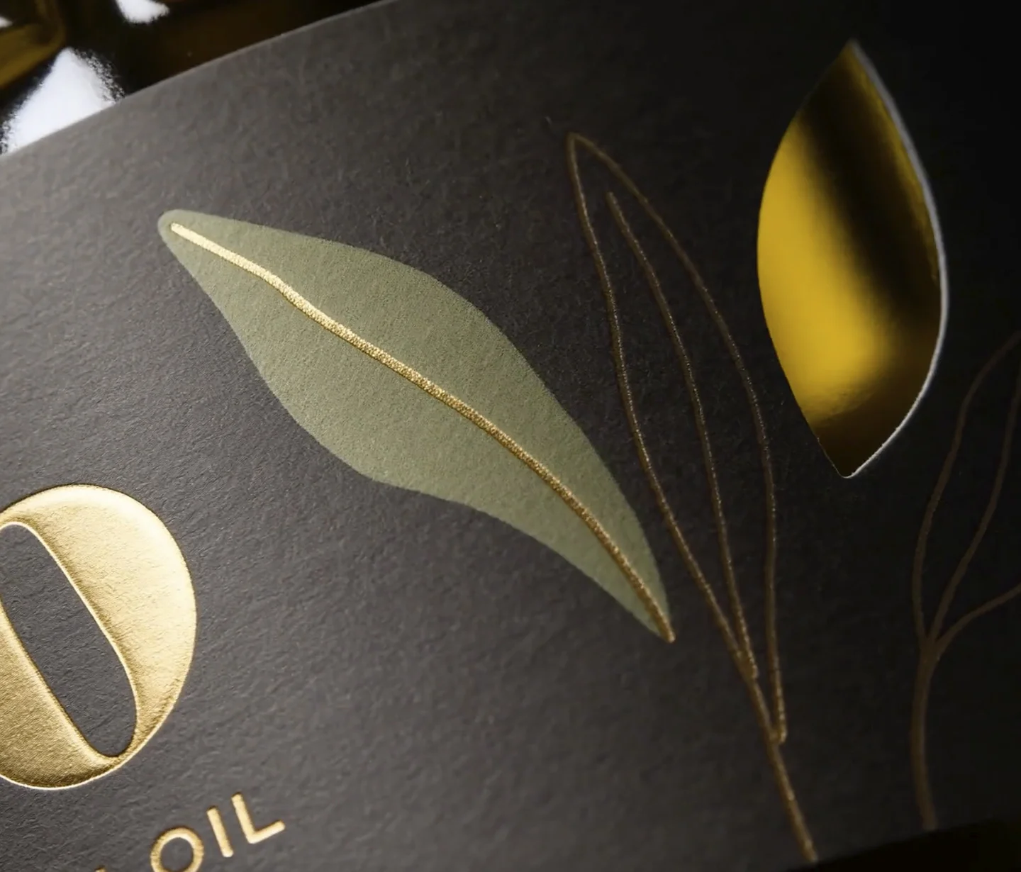 Detail of the label for Tevo olive oil