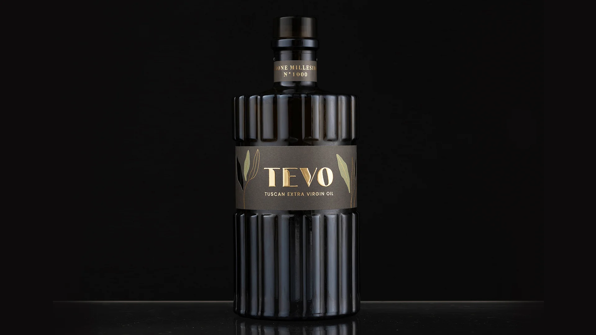 The Tevo olive oil bottle, winner of a Vinitaly Design Award